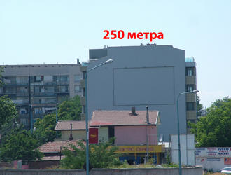 Мегаборд разположен на бул Източен до моста на Адата