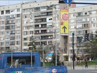 Мегаборд с изглед към потока от автомобили на пътя от Созопол за София
